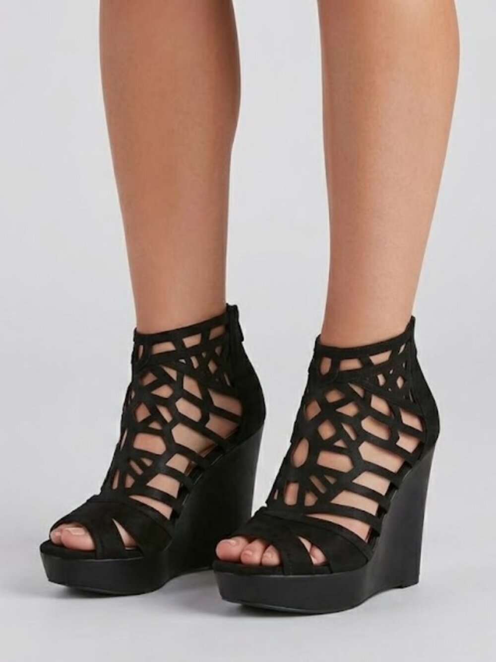Gianni Bini Black Laser Cut Wedge Sandals Platform Heels Size 8
